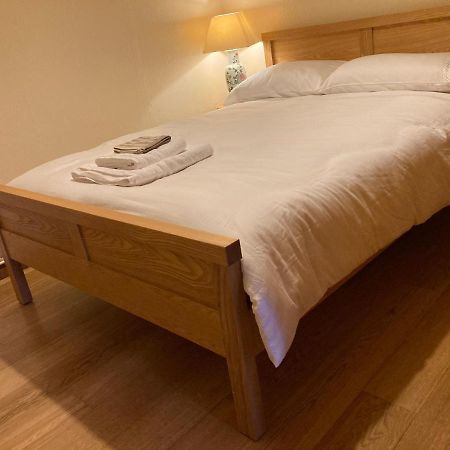 Double Bed Self Contained Annexe 14B Is To The Right Of The Main House Apartman Salisbury Kültér fotó