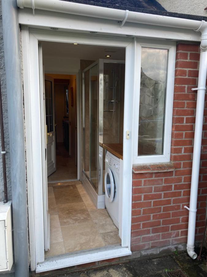 Double Bed Self Contained Annexe 14B Is To The Right Of The Main House Apartman Salisbury Kültér fotó