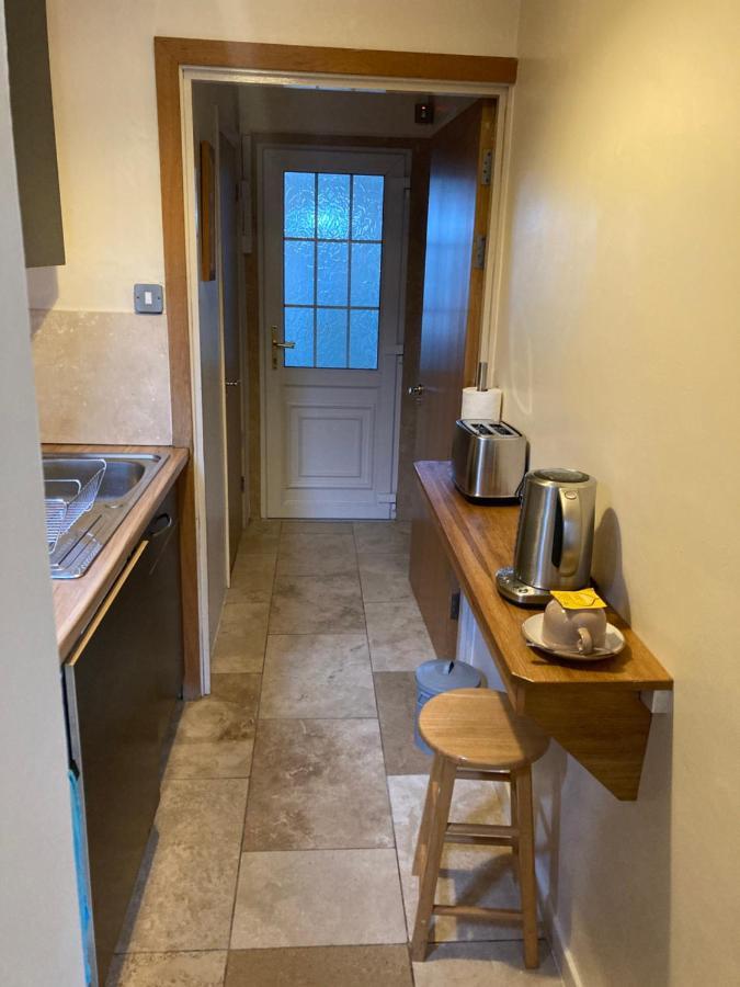Double Bed Self Contained Annexe 14B Is To The Right Of The Main House Apartman Salisbury Kültér fotó