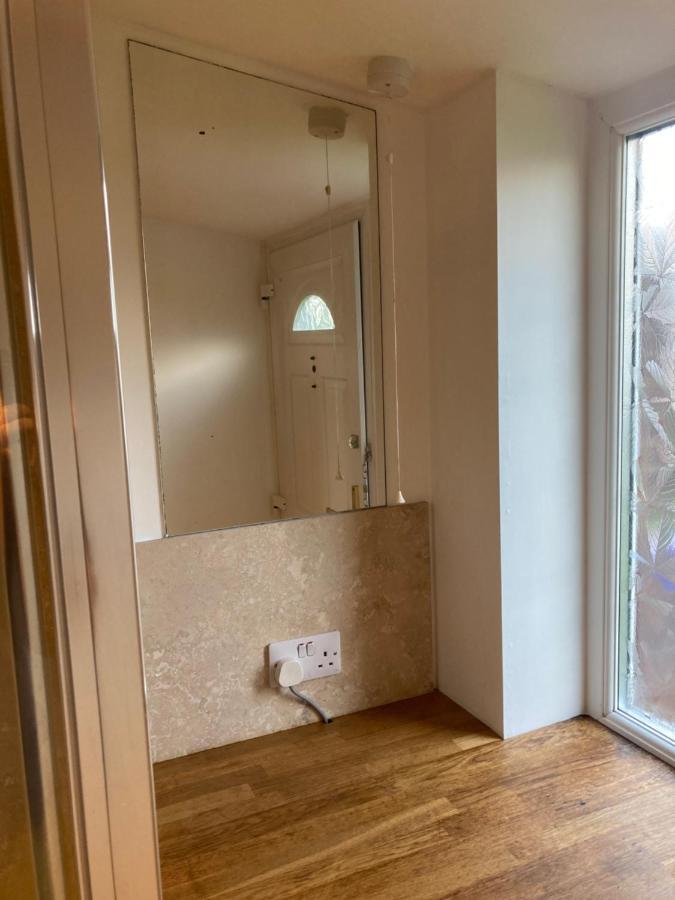 Double Bed Self Contained Annexe 14B Is To The Right Of The Main House Apartman Salisbury Kültér fotó