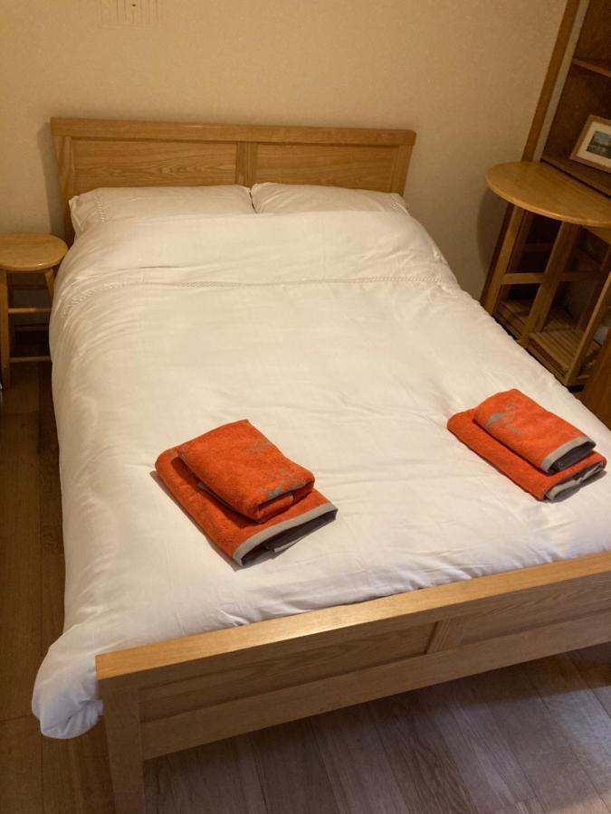Double Bed Self Contained Annexe 14B Is To The Right Of The Main House Apartman Salisbury Kültér fotó
