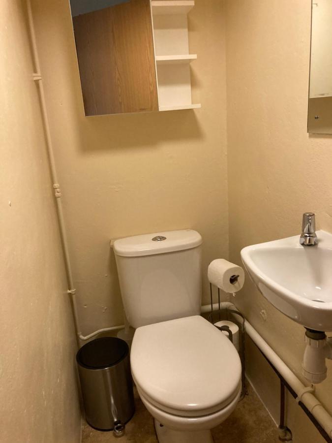 Double Bed Self Contained Annexe 14B Is To The Right Of The Main House Apartman Salisbury Kültér fotó